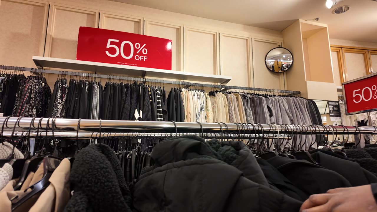 VLOGMAS DAY 9 LET'S GO SHOPPING !!