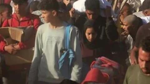 Chaos at Gaza Aid Centers: Desperation Grows as Hunger Deepens 🍞⚠️