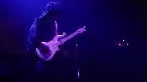 Prince performs "Purple Rain" in Syracuse (1985)