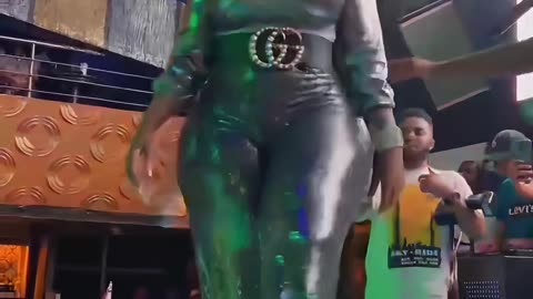 Queen vee bosset