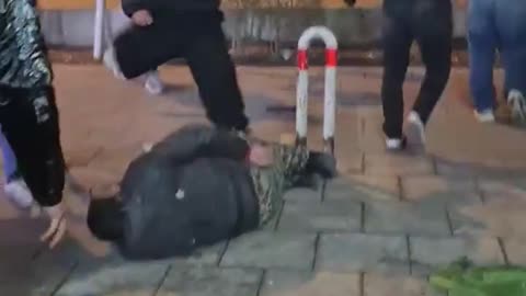 🇮🇷 🔥 Iran on Fire: Member of the BASIJ militia tried to prevent the protesters