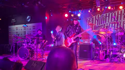 Anthony gomes ( live)