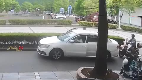 🤣🚗 White Car, Bright Idea? | FunFM