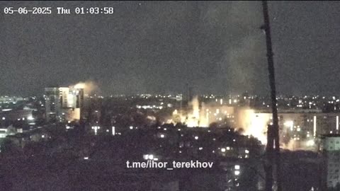 🤬 Horrifying moments of the bombing of residential (!) buildings by drones in Kharkiv tonight