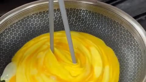 We’re OBSESSED with This Egg Cooking Method! 🍳🔥 | Easy Breakfast Hack