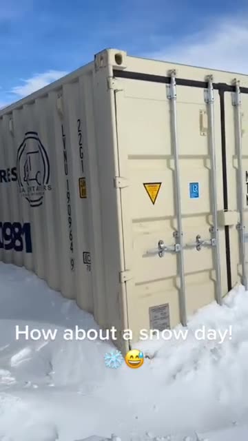 Snow problem can't stop us! ❄️😤#USAContainers #usa #storagecontainers #great containers