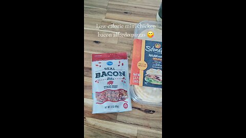 Low calorie mini chicken bacon Alfredo pizzas
