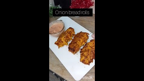 Crispy Onion Bread Rolls wit potato stuffing