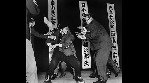 Otoya Yamaguchi assasinating a communist