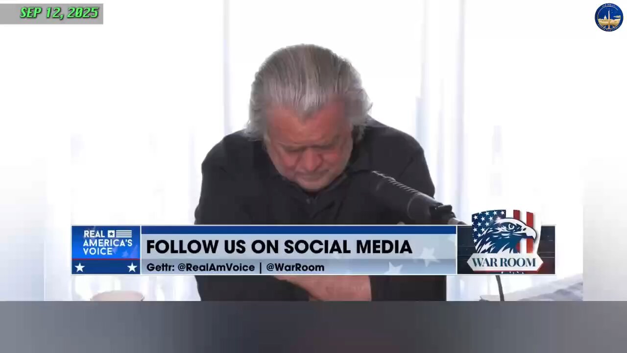 史蒂夫·班农 @SteveBannon 谈查理·柯克： 查理•柯克——我痛心地说——前些天大家还在嘲笑我，说他是“战争牺牲品”，在这场拯救人类历史上最伟大国家的战争中