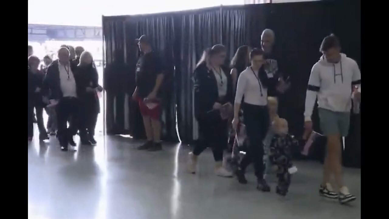 SOUTH AFRICAN REFUGEE FARMERS🇿🇦🧑‍🌾🛩️👨‍🌾ARRIVES AT U.S. INTERNATIONAL AIRPORT🇺🇸🛃🧑‍🌾💫