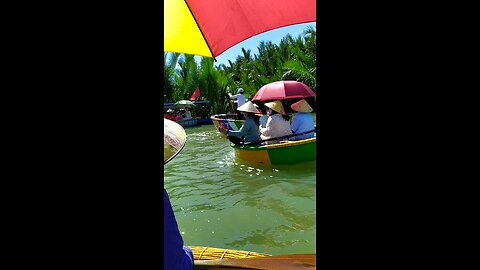 Vietnam, Hoi An - Basket boat performance