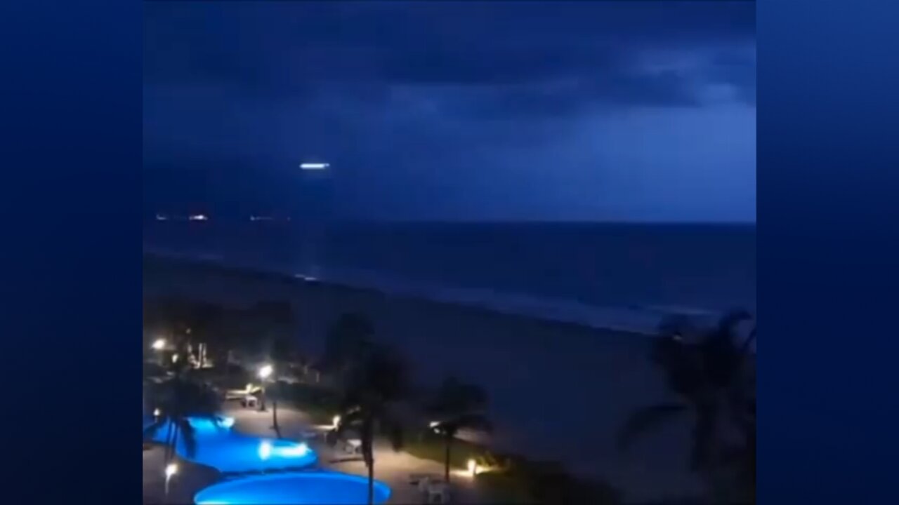 Luminous Cigar-shaped UFO Captured over Mexico
