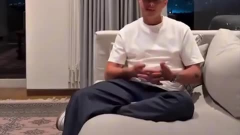 ‘Chicharito’ Hernández insta a las mujeres a ser “lideradas por un hombre”