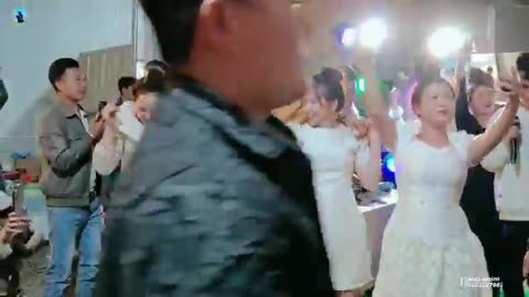 The night of exchange brings together the hottest idols of the event night.