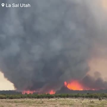 LaSal, Utah 🔥 Firefighters Battle Massive Wildfire as Rare Firenado erupts