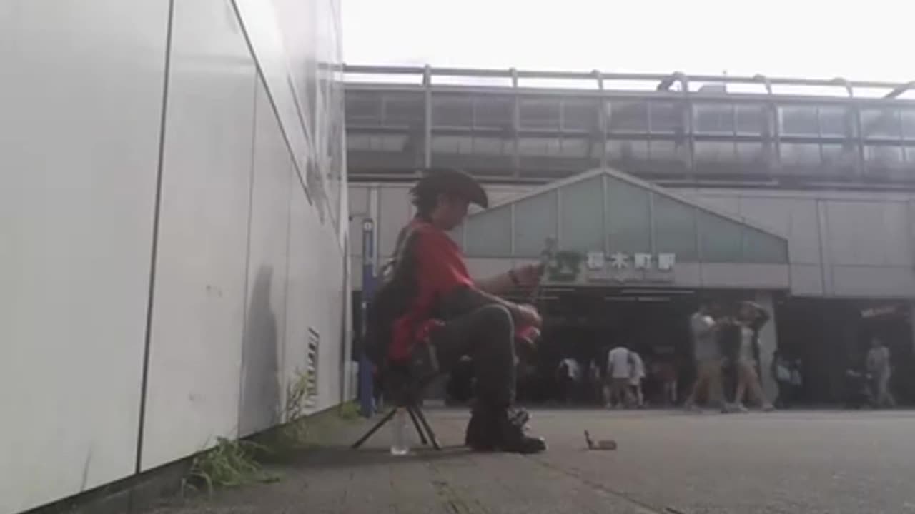 横浜市桜木町駅前ライブ2025。ともぞう1部
