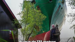 Un barco de carga encalla cerca de una casa en Noruega