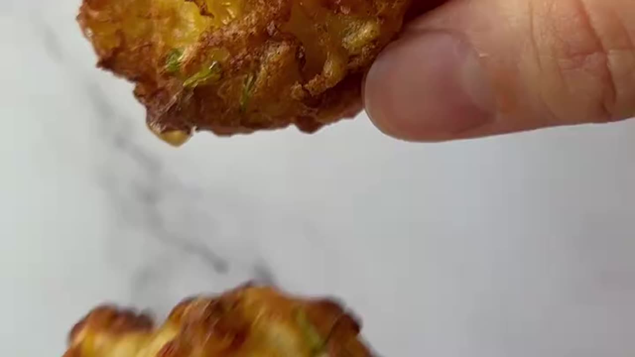 🥔🌽 Crispy Potato & Sweet Corn Fritters – Easy & Delicious