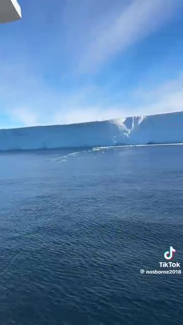 The ice wall of Antarctic is very close