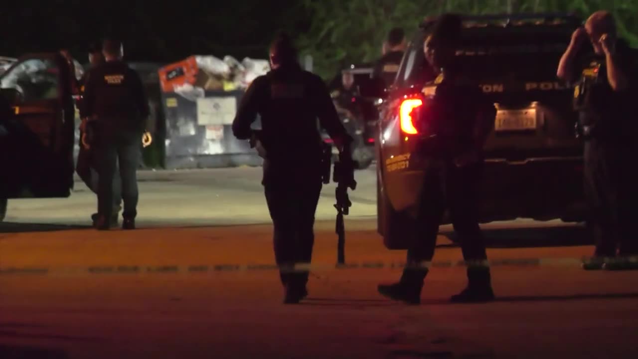 Shooting suspect sent family members photos of his dead girlfriend, victim's sister said