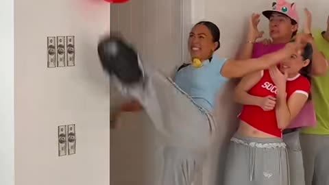 WHO CAN WIN THE MOST MONEY! 💰😅 - #shorts #usa