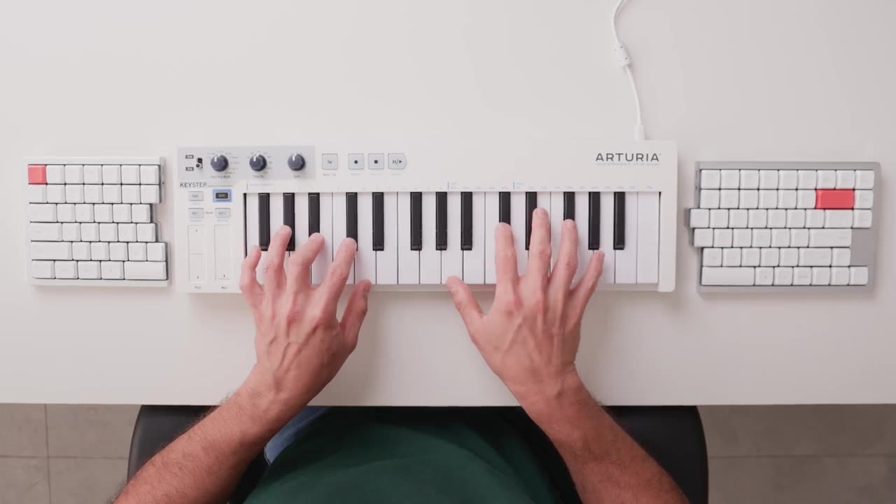 NocFree &: wireless split keyboard. split to reconnect