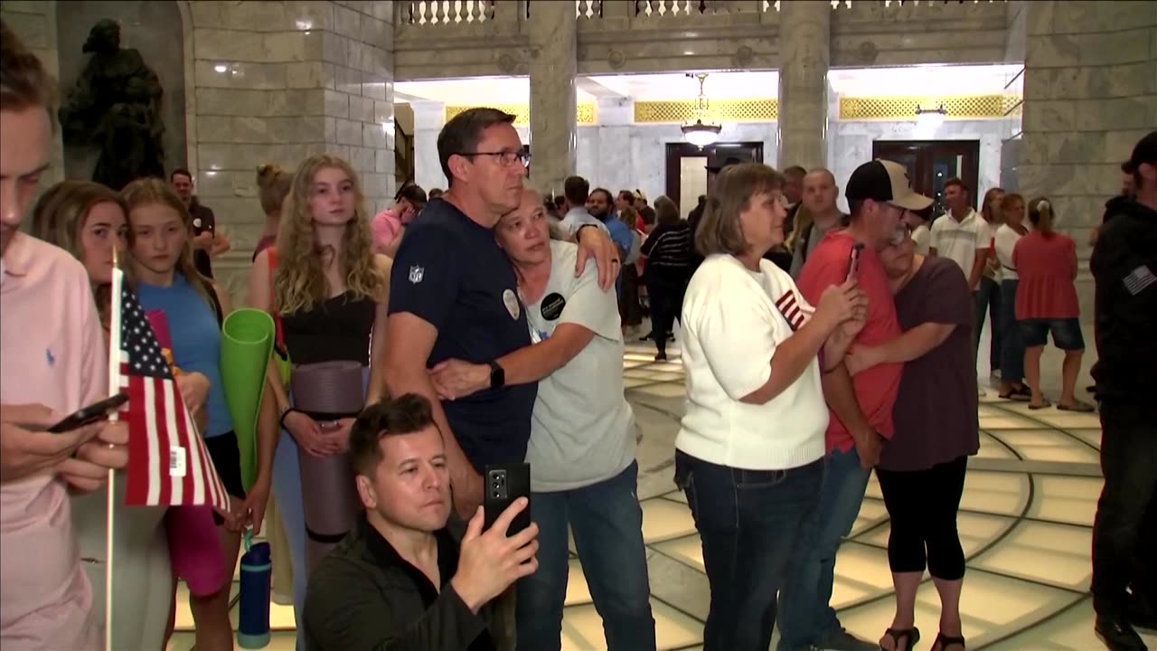 Mourners hold vigil for Charlie Kirk at Utah State Capitol