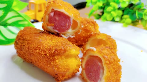 Cook breakfast at home with crispy cheese stick! Easy recipe using sausages and bread!