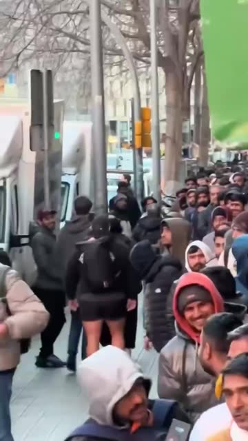 Pakistanis Line Up at Barcelona Consulate