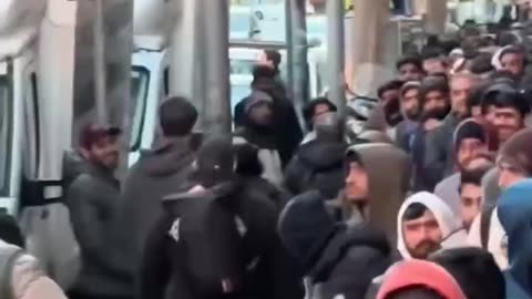 Pakistanis Line Up at Barcelona Consulate