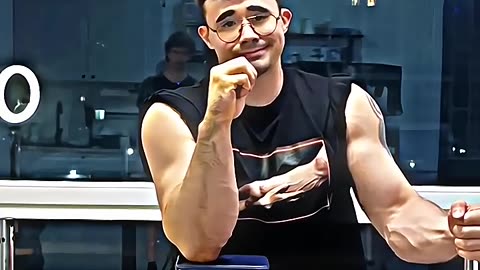 Armwrestler Cracking Fruits with Grip Strength 🔥🥶 Akimbo69 World champion