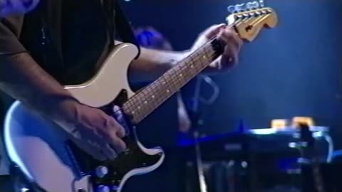 I'm Afraid of Americans - David Bowie (live)