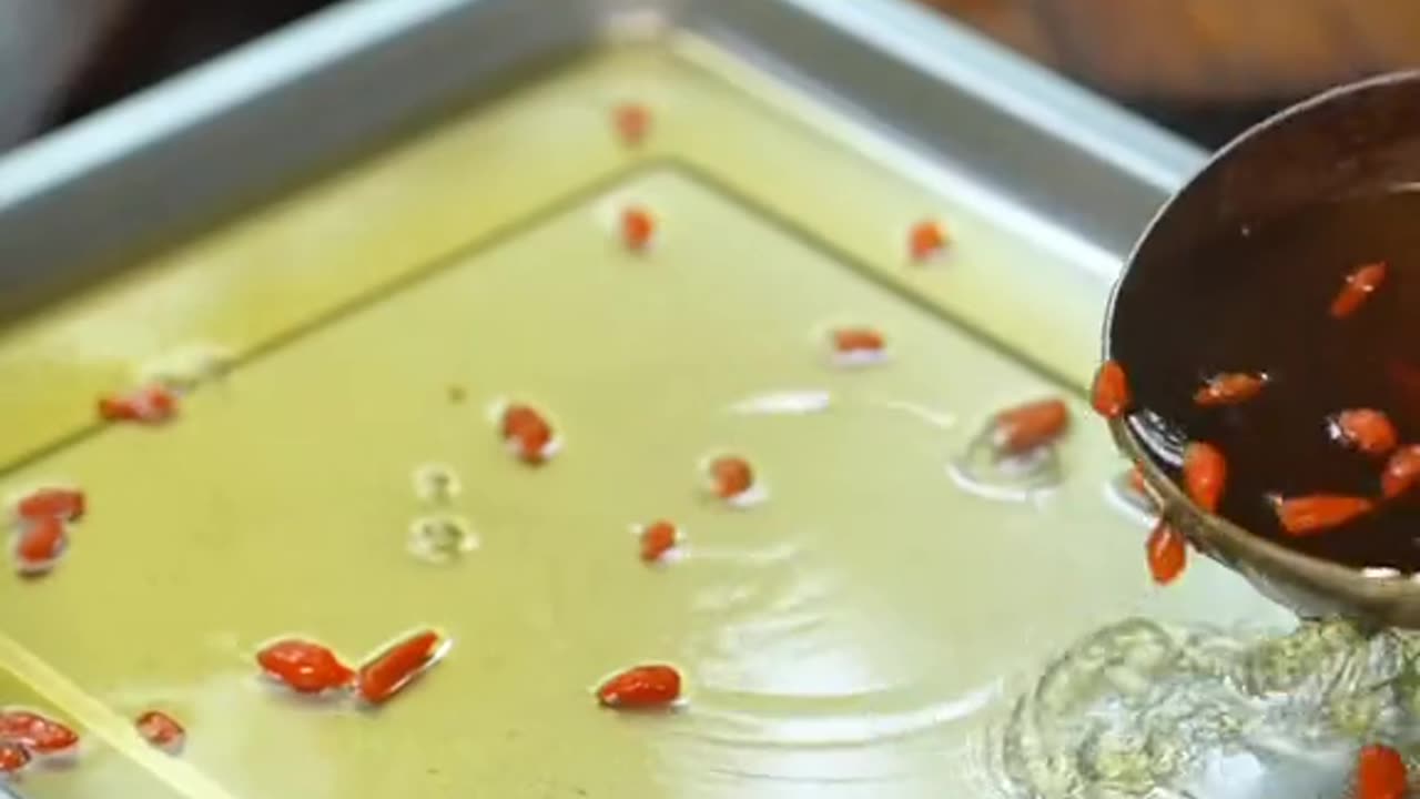 Making jelly from honeysuckle flowers