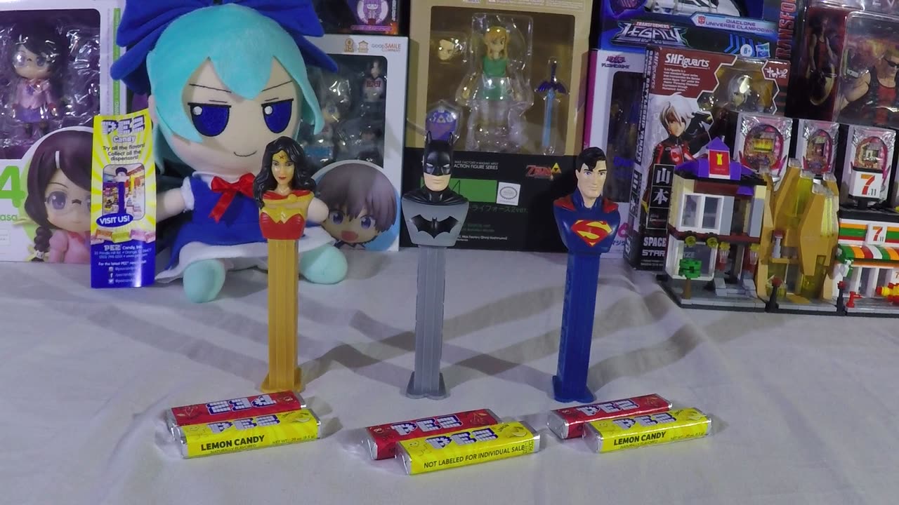 PEZ DC Super Hero dispenser opening