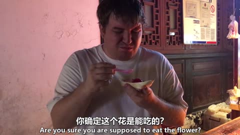 Foreigner Tries Flower Fruit Jelly: “You Can Eat Flowers?” One Bite and Can’t Stop