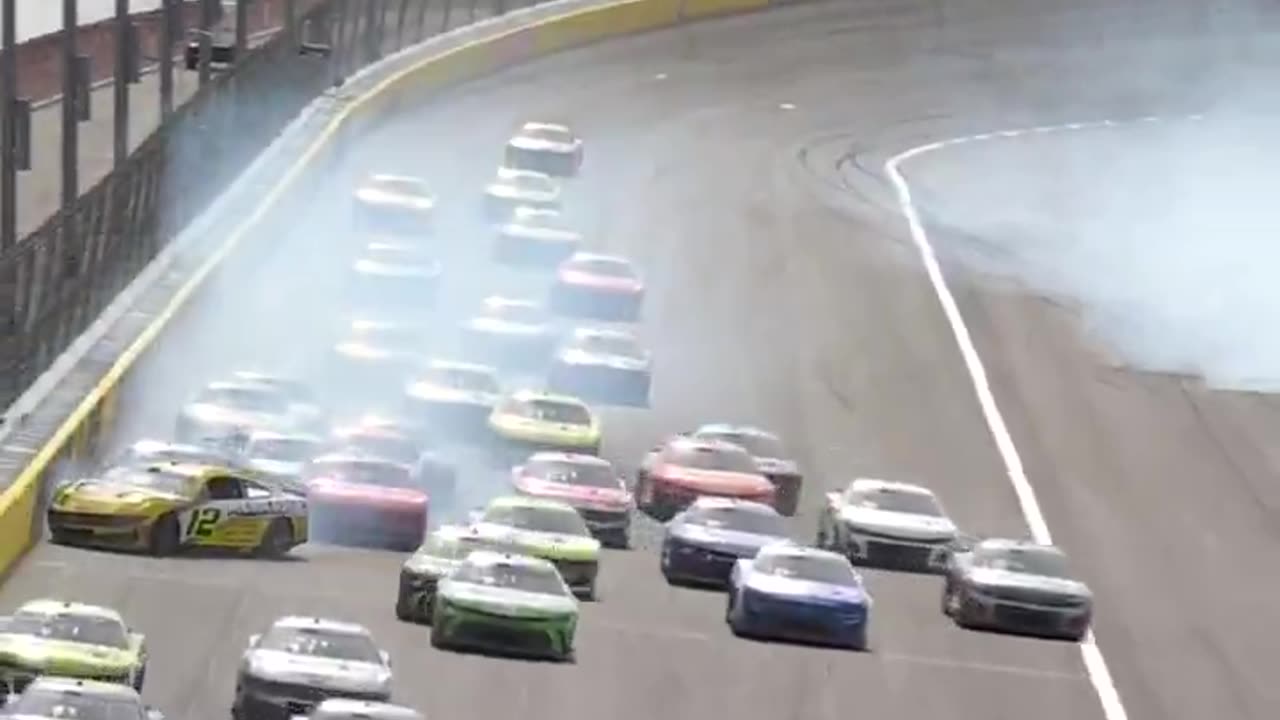 Motorsport.com - Calamity on the restart! 💥 #NASCAR