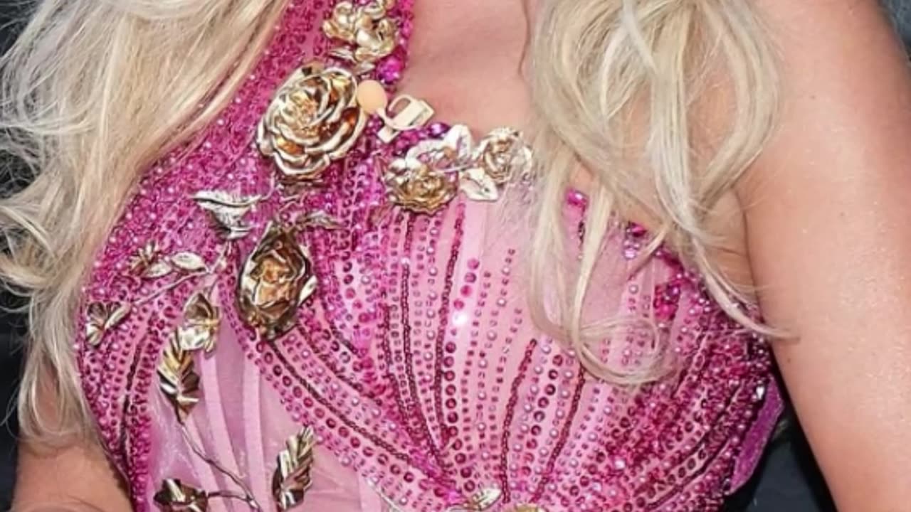 Carrie Underwood Faces Backlash Over Idol Return & Controversial Judging Salary - WorldEye