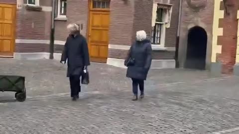 Machtigste ambtenaar Gert-Jan Buitendijk ontvangt alle Secretarissen Generaal bij Algemene Zaken