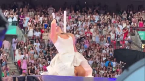 Taylor swift - down bad (the eras tour London night 3)