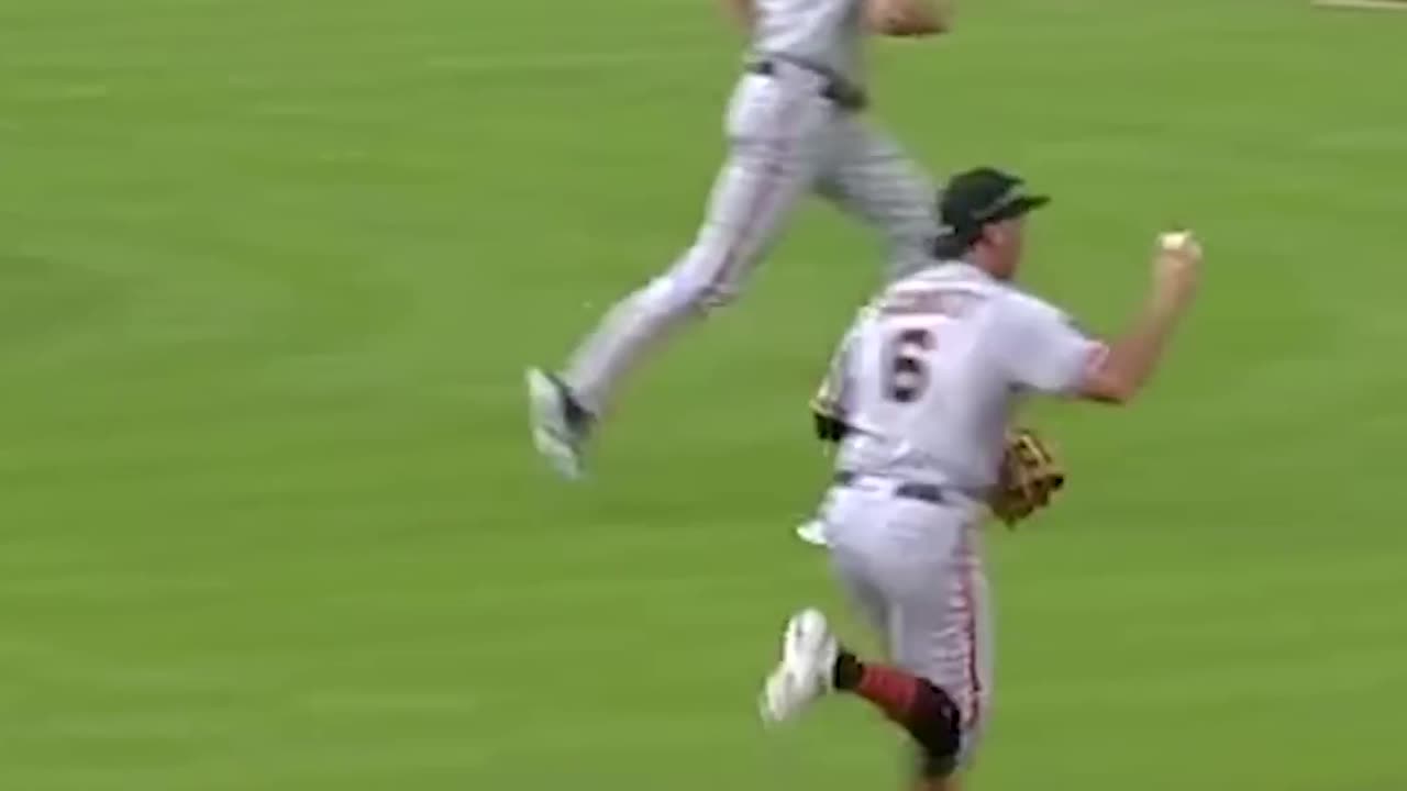 Tyler Rogers has a filthy pickoff move. 🤯