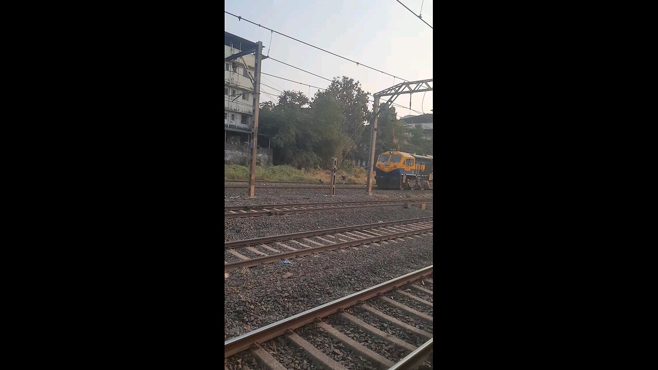 Goods Train Crossing Dombivli Dec. 2025