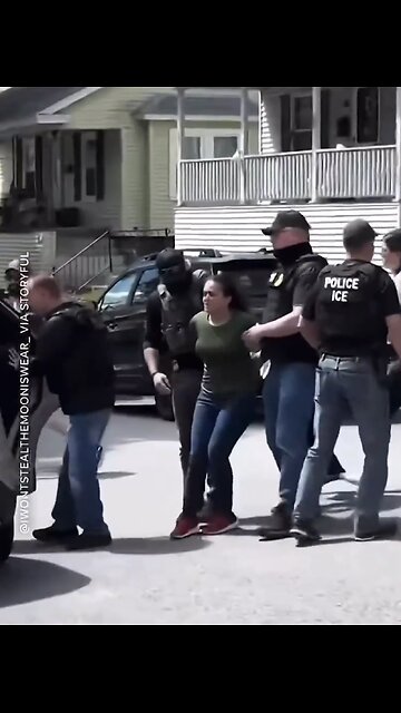 NEIGHBORS TRY TO STOP ICE AGENTS👮‍♂️🚨🚓🛗🏘️📸ARRESTING WOMAN👮🏻‍♀️🏠🚶‍♀️🚔🚨👮💫