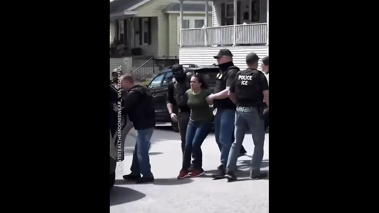 NEIGHBORS TRY TO STOP ICE AGENTS👮♂️🚨🚓🛗🏘️📸ARRESTING WOMAN👮🏻♀️🏠🚶♀️🚔🚨👮💫