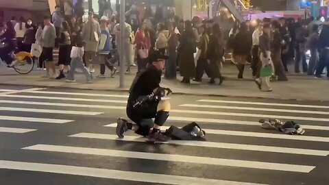 Shocking Footage: Taipei Knife Attacker Deploys Smoke Bombs and Goes on Rampage in Crowded Streets
