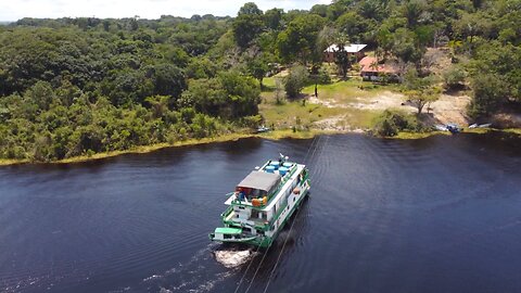 Salud a bordo: la vida en los márgenes del río Negro