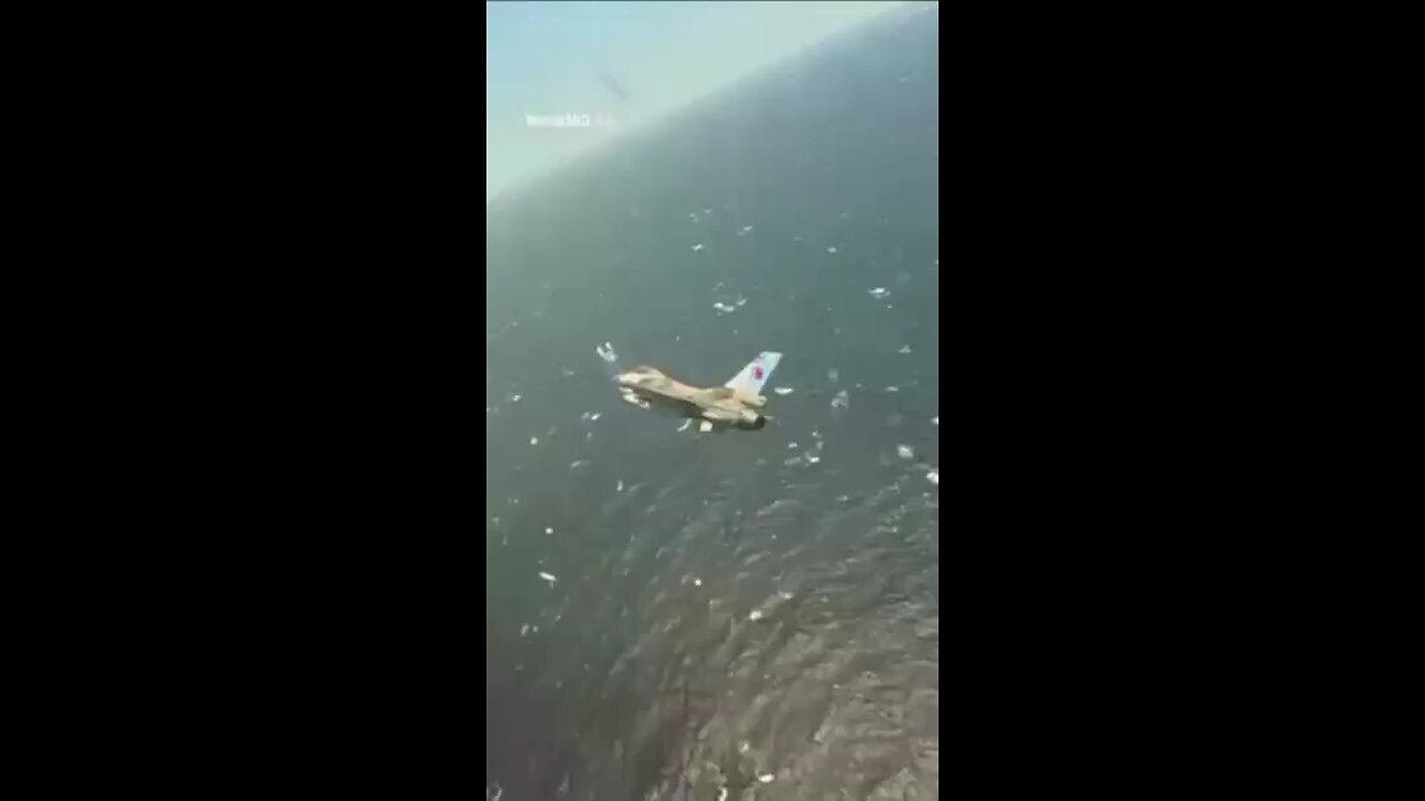 🇻🇪🇺🇸Venezuelan Air Force F-16A fighters flew over the USS Jason Dunham destroyer