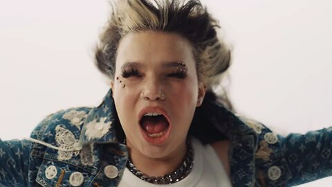 Lola Young FK EVERYONE (Official Video)