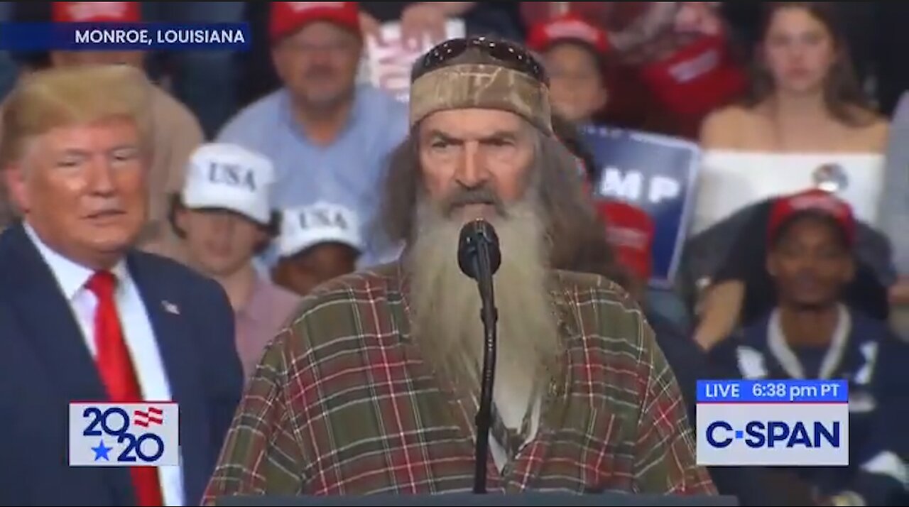FLASHBACK: Phil Robertson Gives Speech At Trump Rally