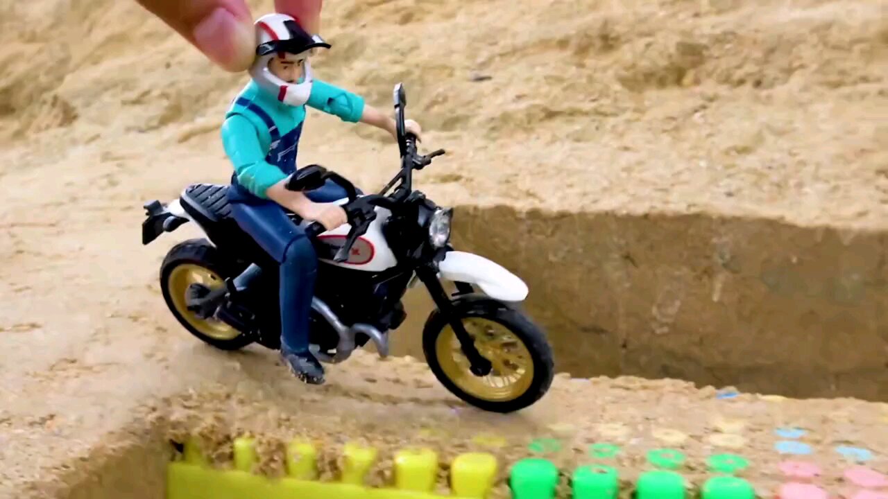 Construction vehicles pass through the magic gate #babyviral #toyvideo #cartoon #JCB #toys #minitr